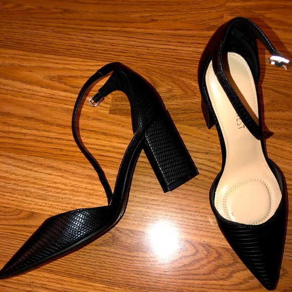 Nine West Shoes - Nine West Textured Business Pumps. 6 1/2 Women’s Shoe